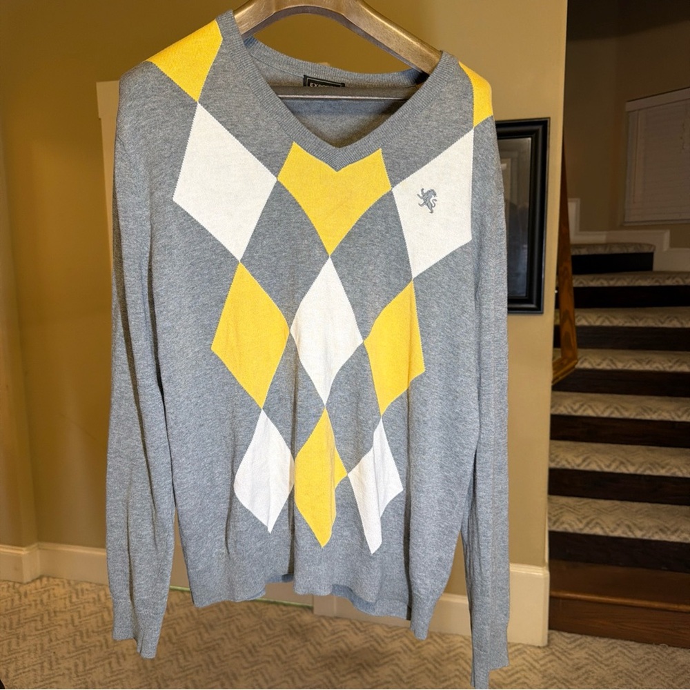 VTG Express Gray and Yellow Argyle V-Neck Sweater